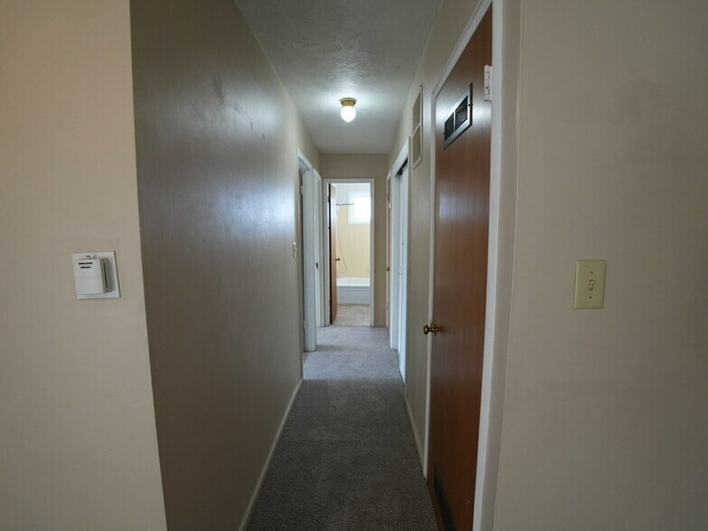 More Photos Of 311 W Highland Dr, Williston Apartments For Sale