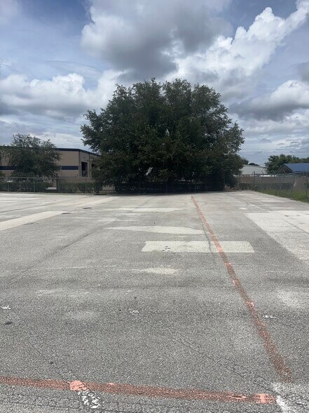 More Photos Of 2009 Jaffa Dr, Saint Cloud Warehouse For Lease