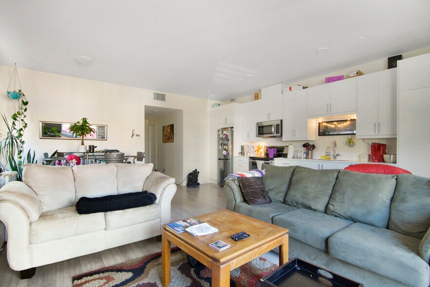 More Photos Of 120 Calgary Av, Penticton Apartments For Sale