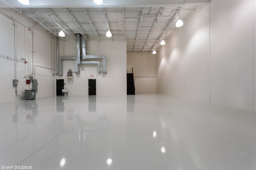 More Photos Of 475 Quadrangle Dr, Bolingbrook Warehouse For Lease