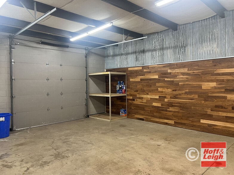 More Photos Of 13801 E Smith Dr, Aurora Showroom For Sale