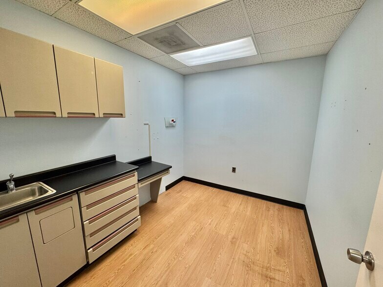 More Photos Of 10788-10798 Hickory Ridge Rd, Columbia Medical For Sale