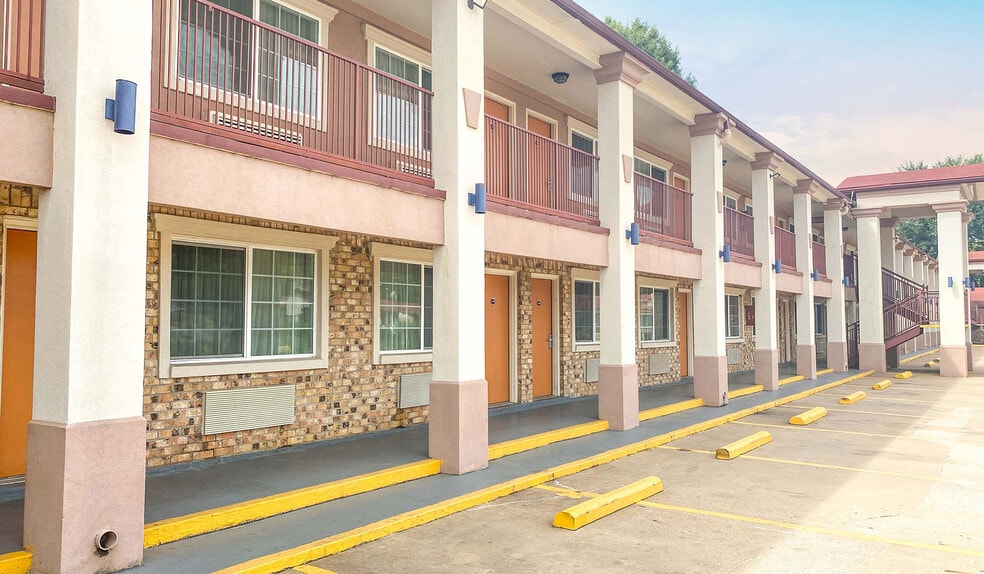 More Photos Of 1601 W Palestine Ave, Palestine Hotel For Sale