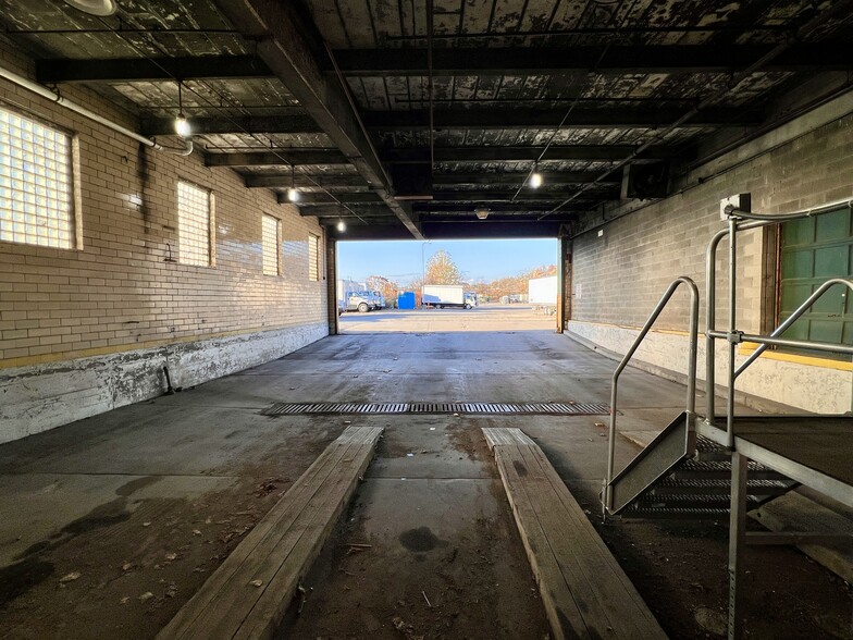 More Photos Of 1700 Island Ave, Pittsburgh Warehouse For Lease