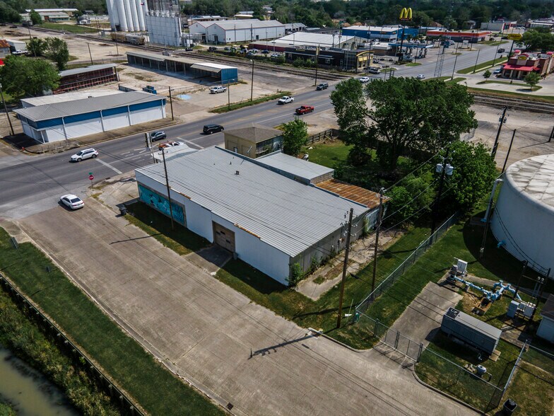 More Photos Of 2002 7TH St, Bay City Freestanding For Sale