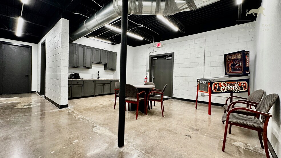 More Photos Of 3610 34th St, Lubbock Office For Sale