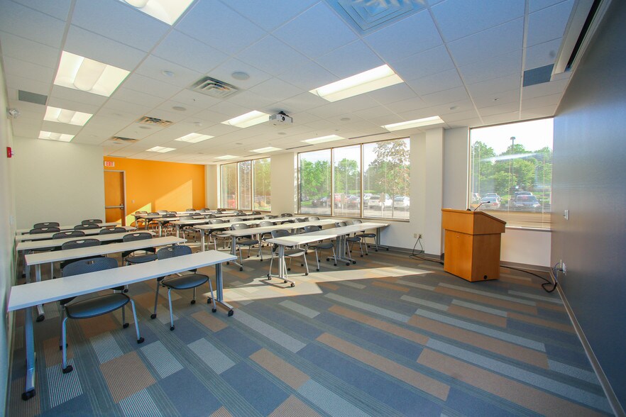 More Photos Of 301 Pennsylvania Pky, Indianapolis Office For Lease