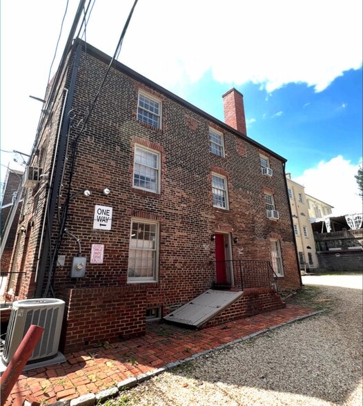 More Photos Of 7822-7860 Beechcraft Ave, Gaithersburg Light Manufacturing For Sale