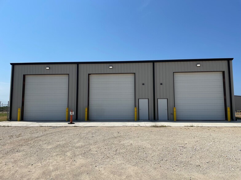 More Photos Of 586 County Road 429, Pleasanton Industrial For Sale