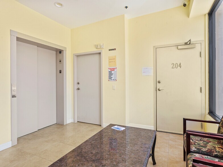 More Photos Of 7335-7341 Foothill Blvd, Tujunga Light Manufacturing For Sale