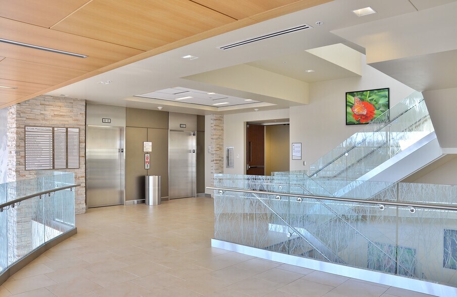 More Photos Of 355 Clear Creek Pkwy, Lavonia Medical For Lease