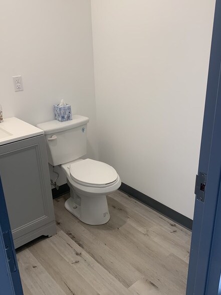 More Photos Of 300 Toll Gate Rd, Warwick Medical For Lease