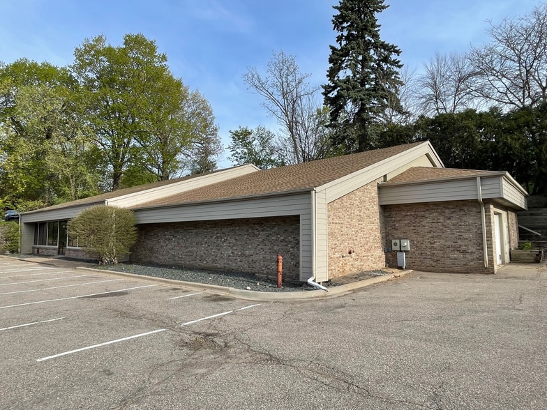 More Photos Of 3542 Shoreline Dr, Wayzata Freestanding For Lease