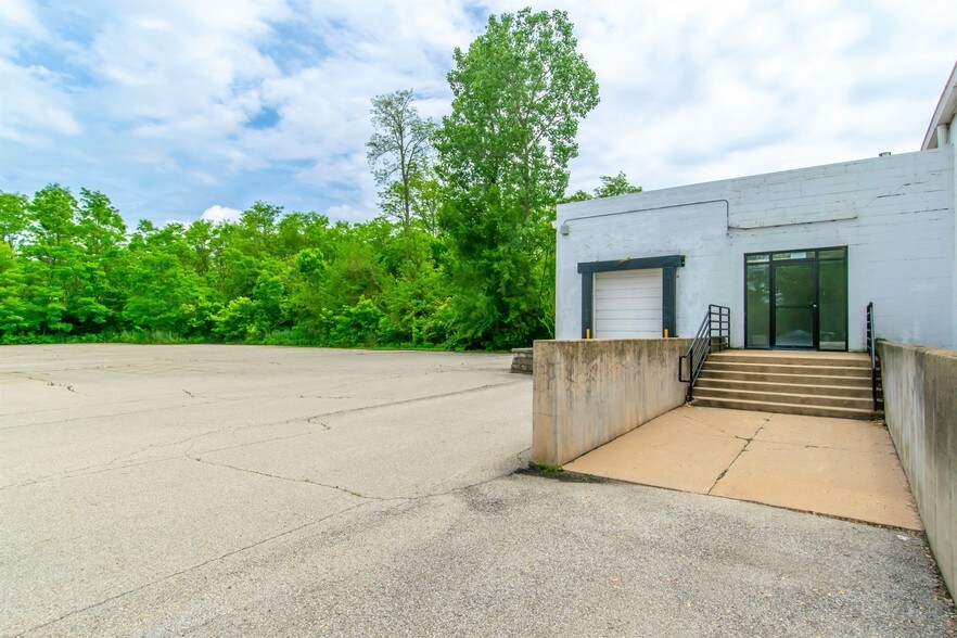 More Photos Of 1715 N Division St, Morris Unknown For Lease