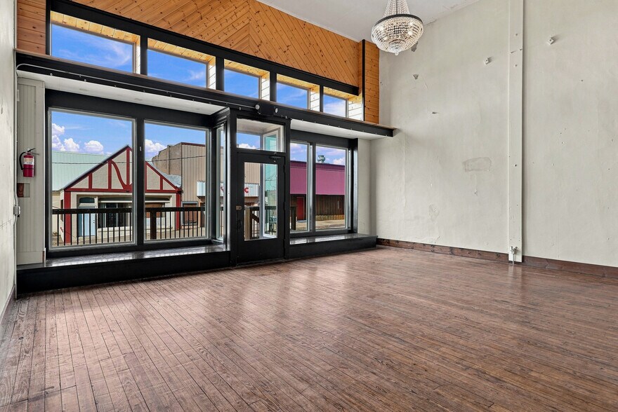 More Photos Of 204 S Broadway, Salisbury Specialty For Sale