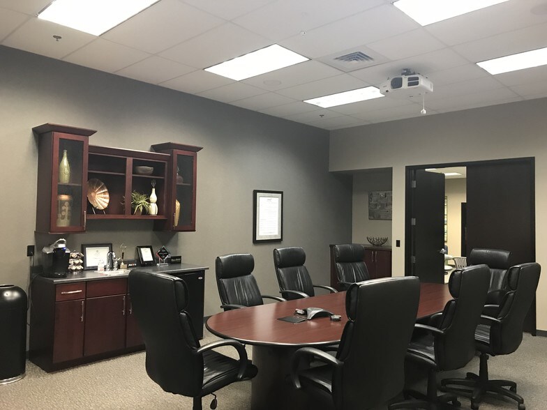 More Photos Of 4700 Tama St SE, Cedar Rapids Freestanding For Lease