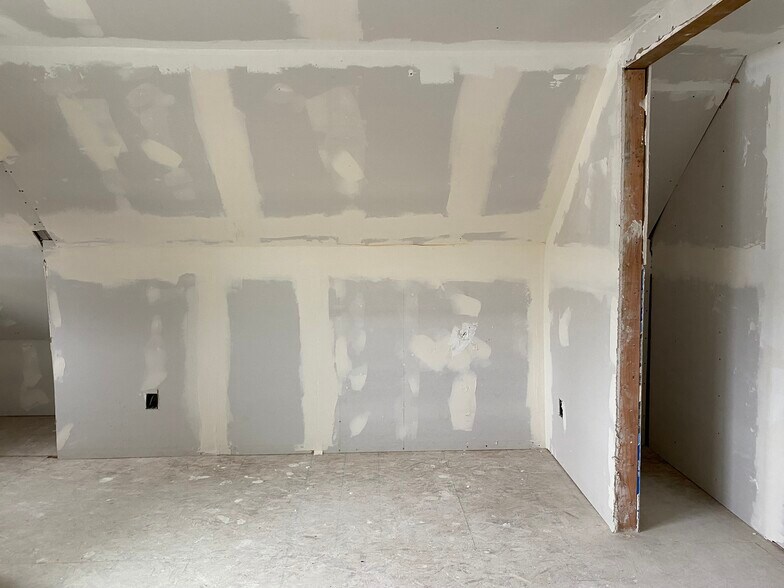More Photos Of 1333 NE Keel Ave, Lincoln City Specialty For Sale