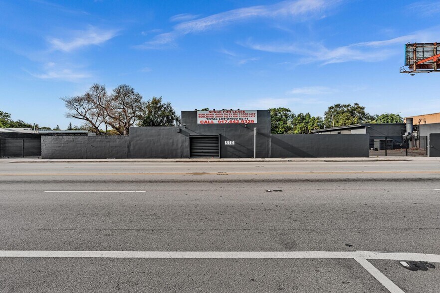 More Photos Of 570 NW 54th St, Miami Auto Repair For Lease