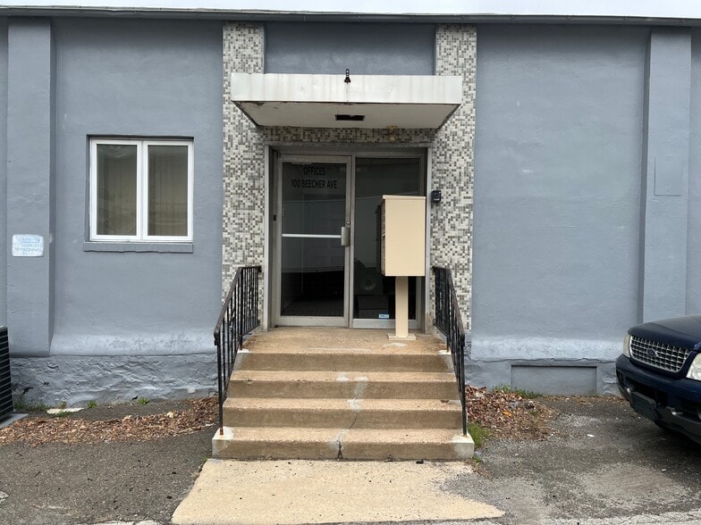 More Photos Of 100 Beecher Ave, Cheltenham Township Warehouse For Lease