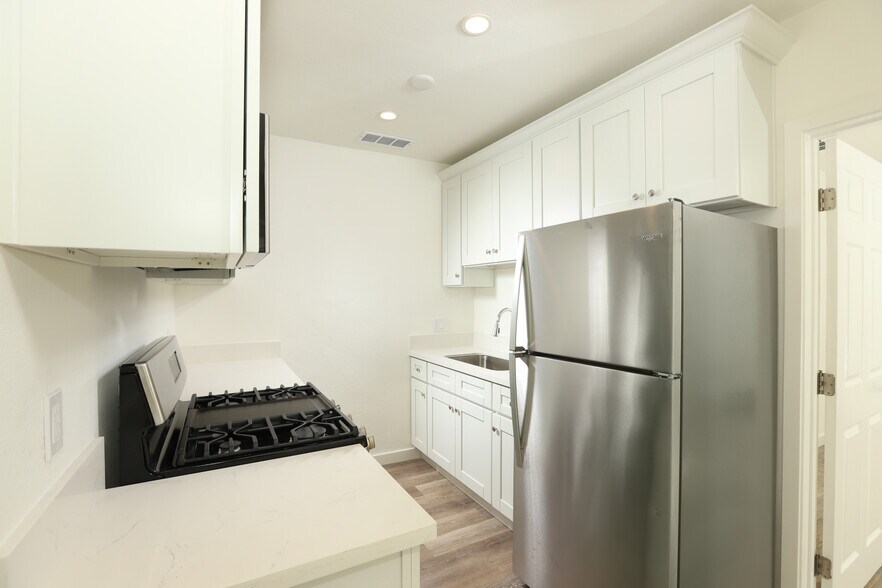 More Photos Of 1004 W Clark Ave, Burbank Apartments For Sale