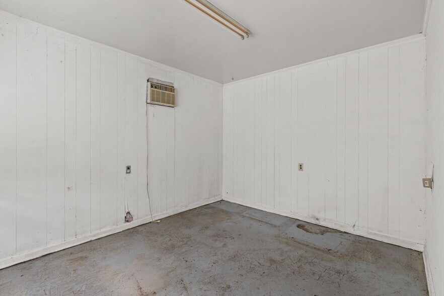 More Photos Of 1107 Buffalo Rd, Lawrenceburg Service For Sale