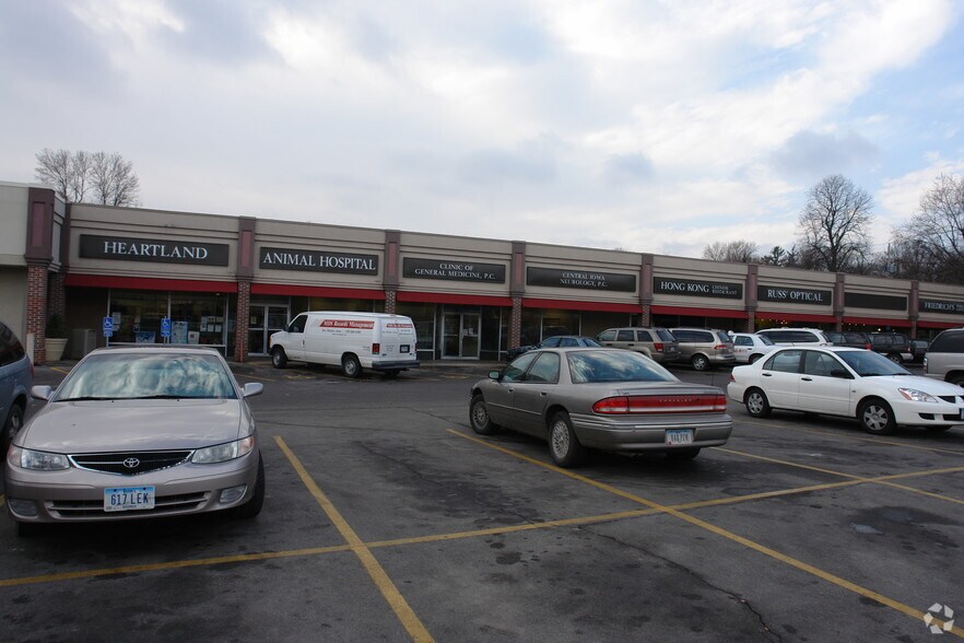 More Photos Of 4110-4126 University Ave, Des Moines General Retail For Lease