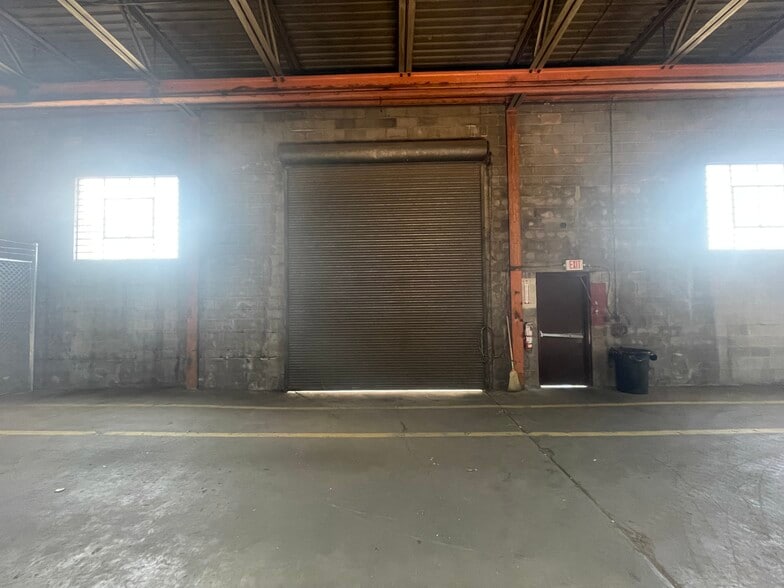 More Photos Of 9129 Euclid Ave, Manassas Warehouse For Lease