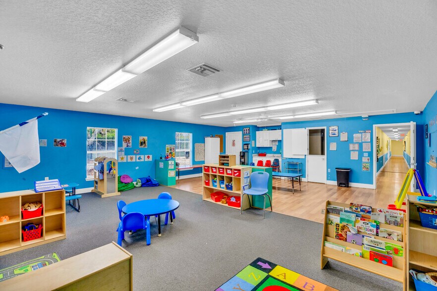 More Photos Of 1285 6th Ave, Vero Beach General Retail For Sale