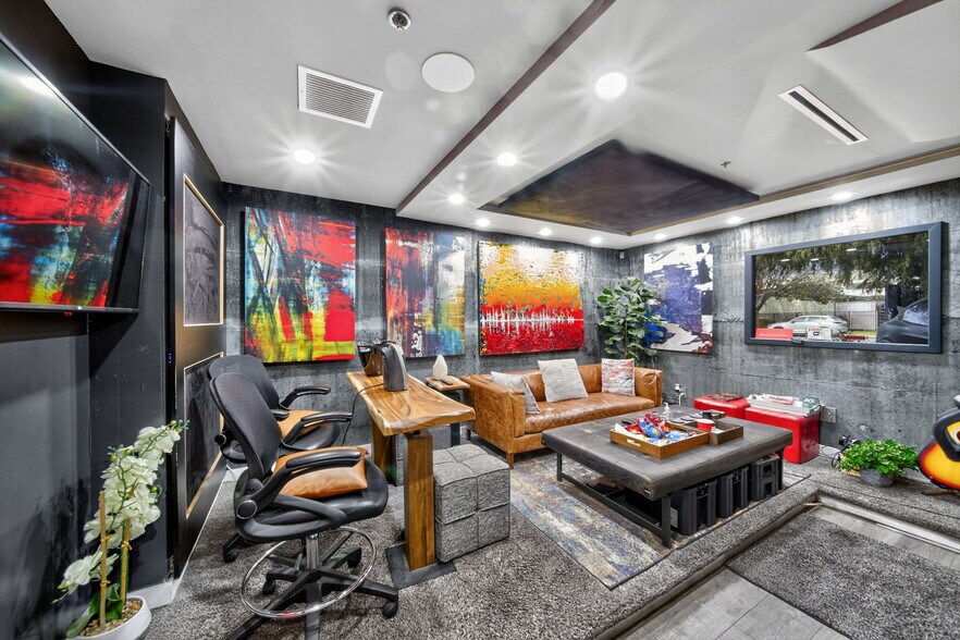 More Photos Of 20938 Osborne St, Canoga Park Warehouse For Sale
