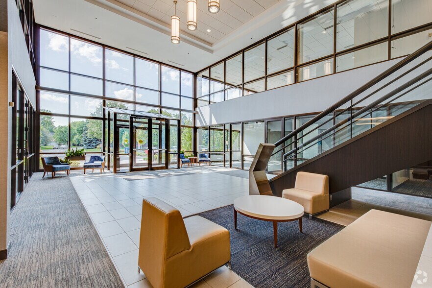 More Photos Of 900 Long Lake Rd, New Brighton Office For Sale