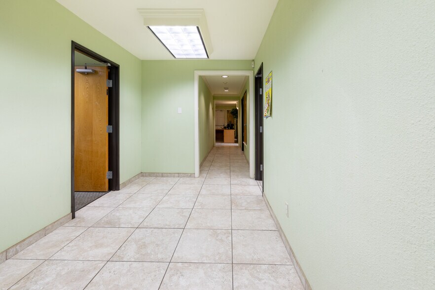 More Photos Of 6409 W Poly Webb Rd, Arlington Schools For Sale