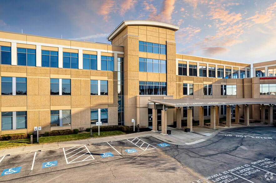 More Photos Of 23351 Prairie Star Pky, Lenexa Medical For Lease