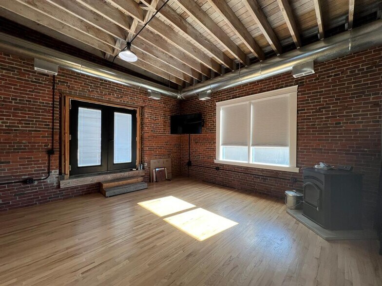 More Photos Of 700 Keogh Ct, Great Falls Light Distribution For Sale
