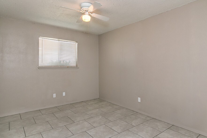 More Photos Of 1031 N Sumner St, Pampa Apartments For Sale