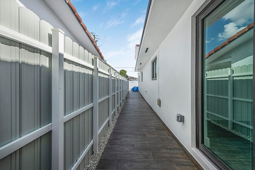 More Photos Of 10370 SW 24th St, Miami Apartments For Sale