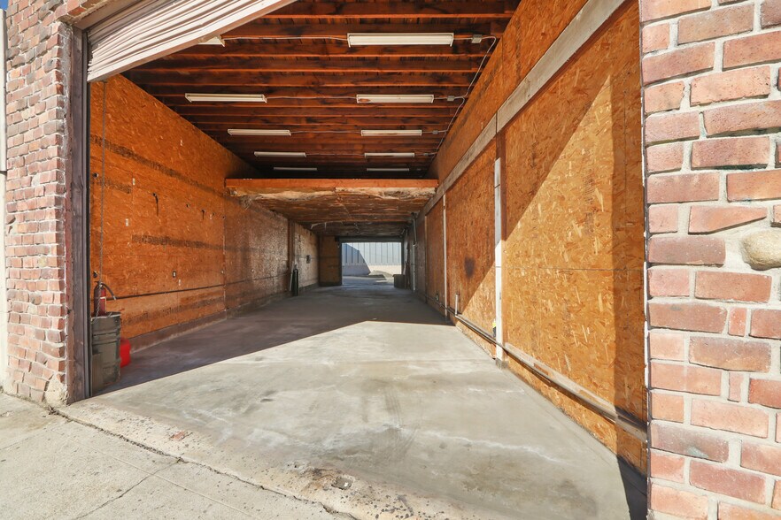 More Photos Of 4641 Telegraph Rd, Los Angeles Manufacturing For Sale