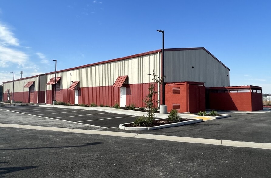 More Photos Of 10 Poppy House, Rio Vista Manufacturing For Lease