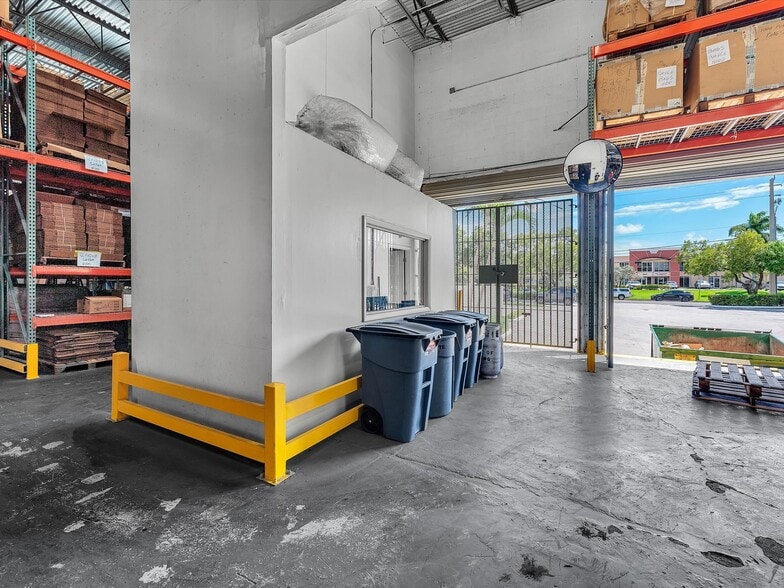 More Photos Of 8299 NW 30th Ter, Doral Warehouse For Lease