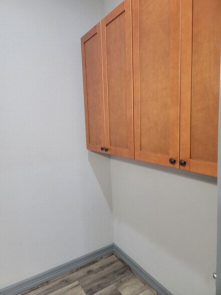 More Photos Of 15018 Lakefair Dr, Richmond Office For Lease