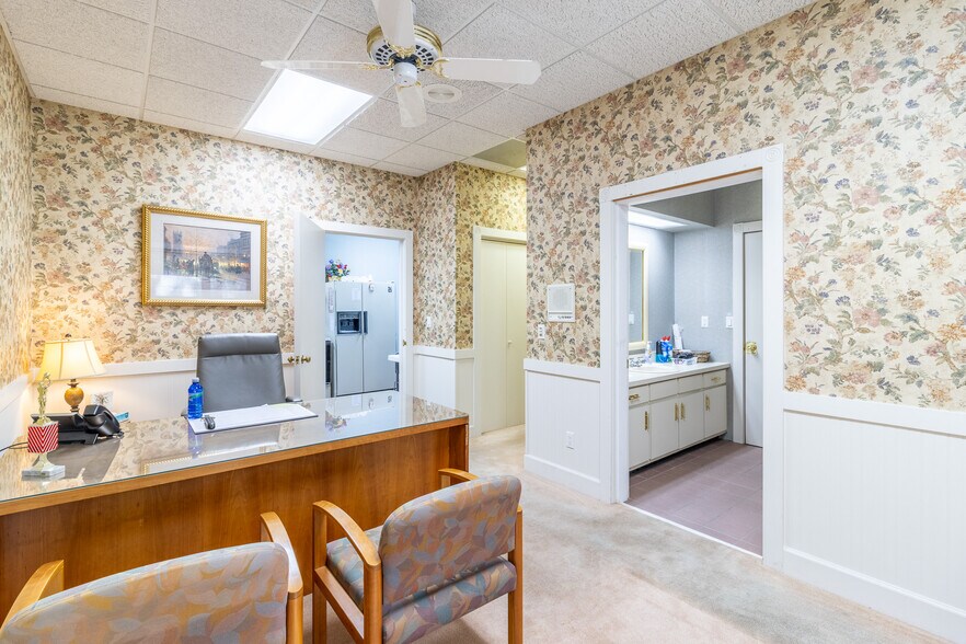 More Photos Of 1421 Ross Dr, Dalton Office For Sale