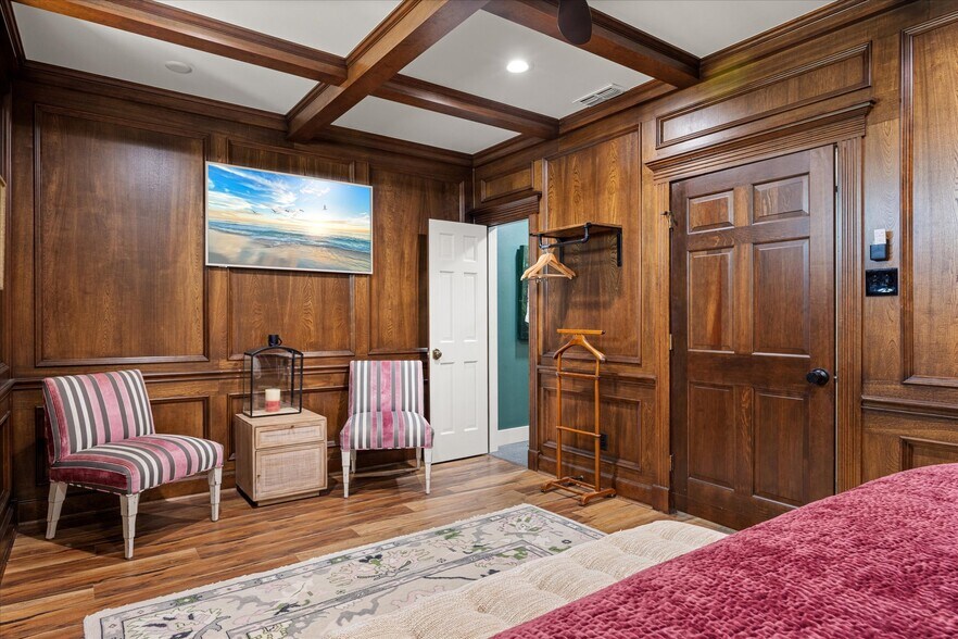 More Photos Of 111 S Houston St, Granbury Loft Creative Space For Sale