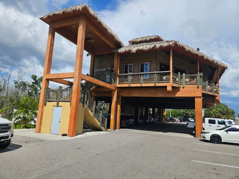 More Photos Of 17501 Harbour Point Dr, Fort Myers Restaurant For Sale