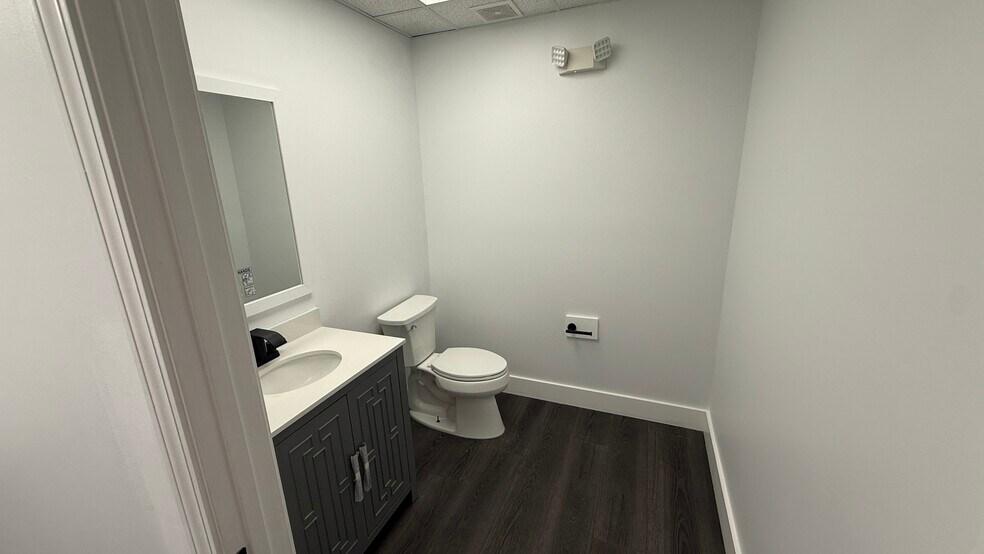 More Photos Of 11801 Brinley Ave, Louisville Medical For Lease