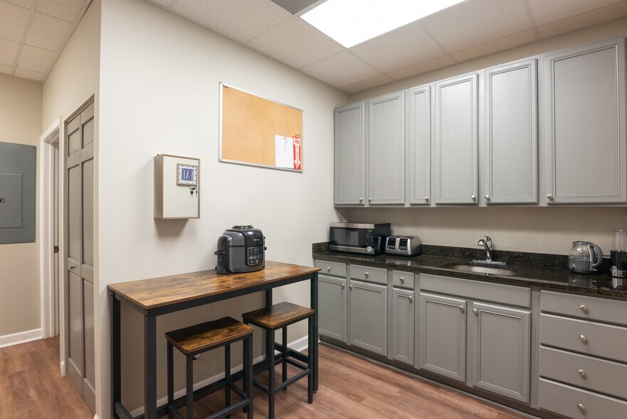 More Photos Of 12959 Palms West Dr, Loxahatchee Medical For Sale