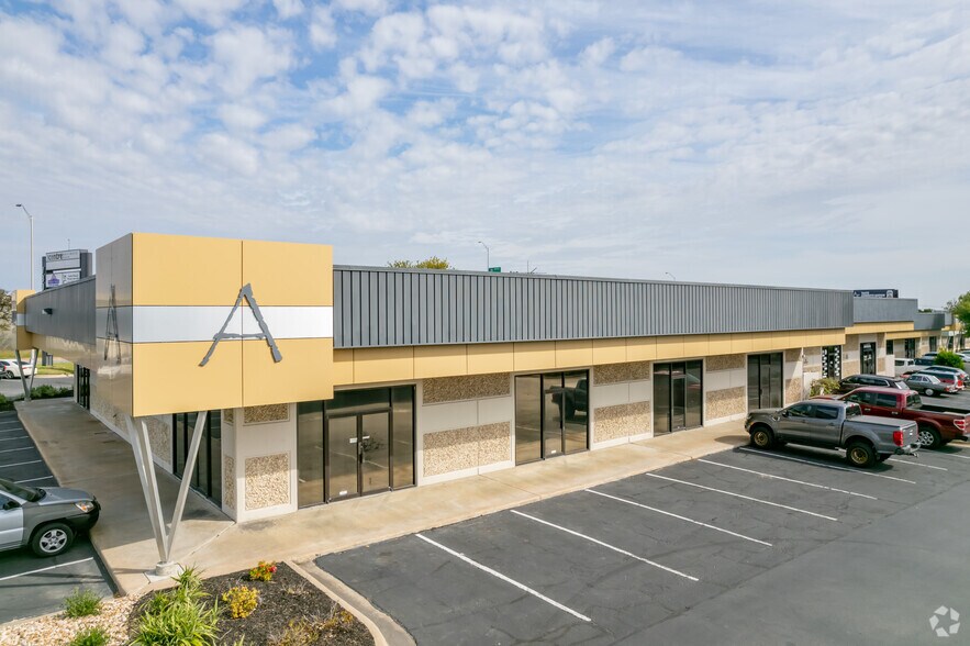 More Photos Of 7801 N Lamar Blvd, Austin Unknown For Lease