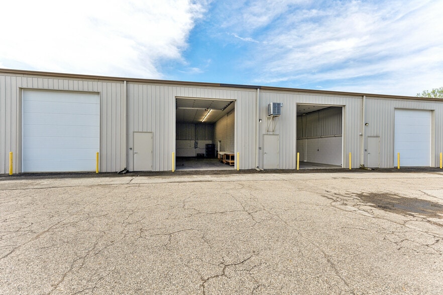 More Photos Of 1823 E 53rd St, Anderson Self Storage For Lease