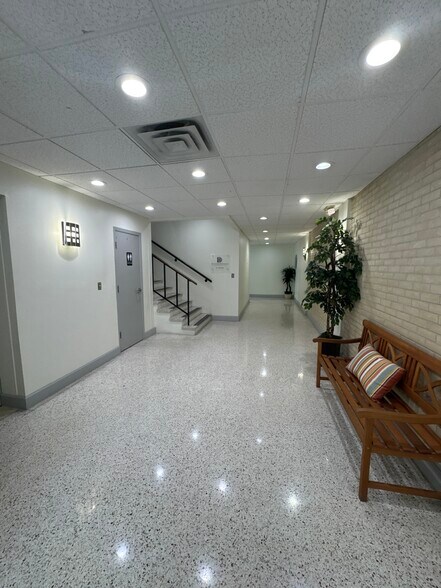 More Photos Of 748 Broadway, Dunedin Storefront Retail Office For Lease