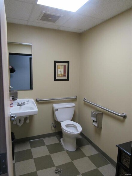 More Photos Of 3 Professional Dr, Alton Office For Lease