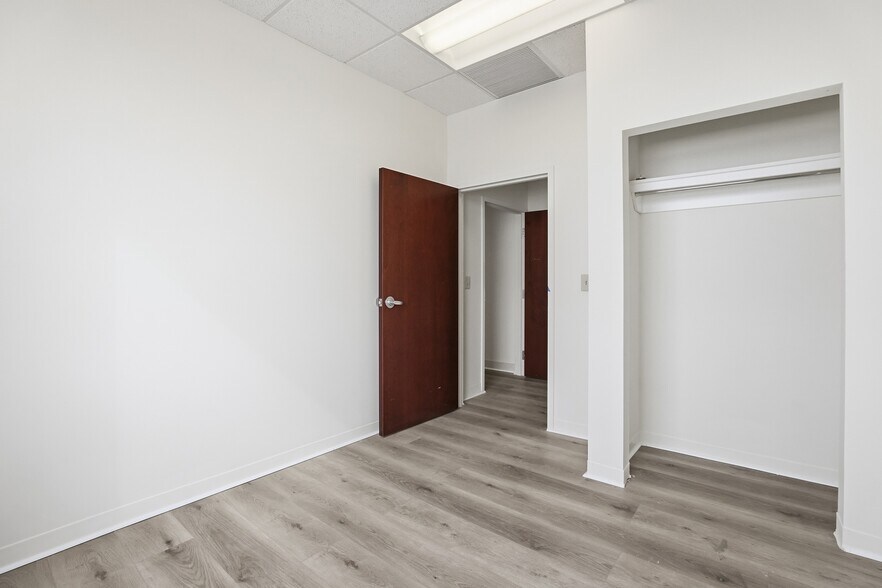 More Photos Of 2925 Lord Baltimore Dr, Windsor Mill Medical For Lease