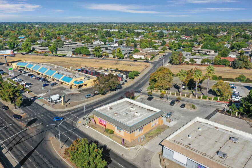 More Photos Of 811 E March Ln, Stockton Storefront For Sale